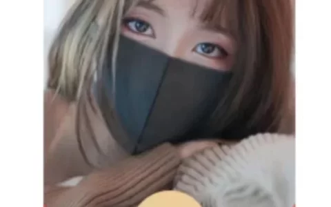 [微信红包封面黑丝美女系列]玩偶姐姐